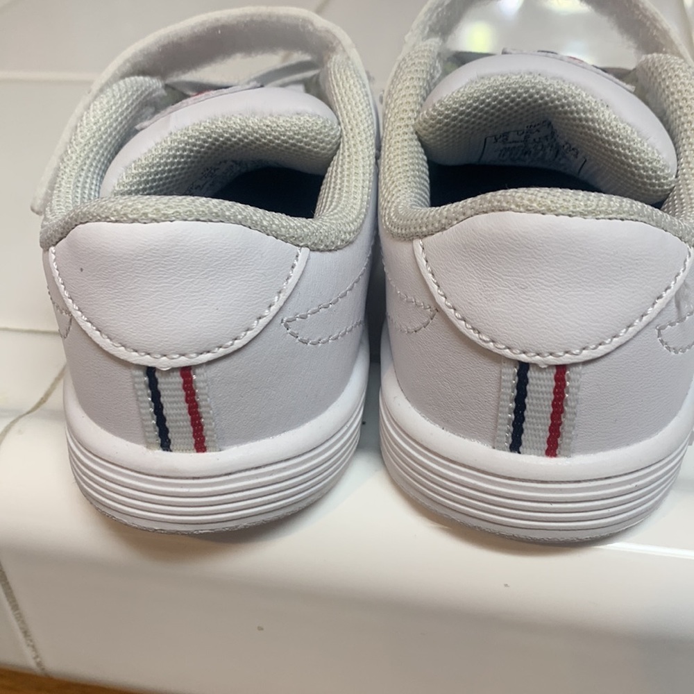 4.5 unisex KSwiss velcro slip on sneakers NWOT. Pristine condition - Picture 3 of 5